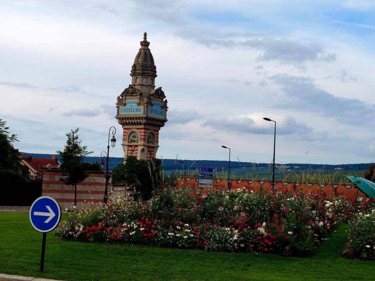 Epernay Capital De Champagne Apartment Ngoại thất bức ảnh